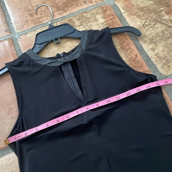 🔷 Ecru Designer Cupro Blend Keyhole Sleeveless Blouse w Leather Trim Size Small - Picture 4 of 8